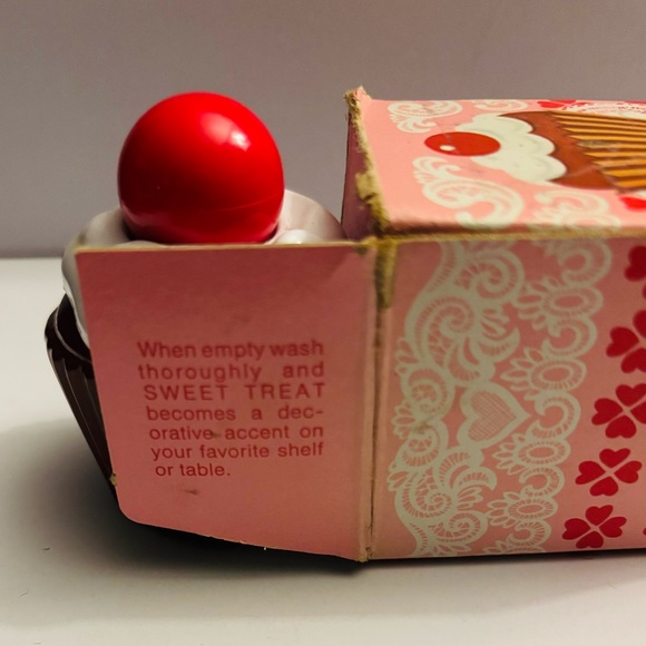 Vintage 1974 Avon "Sweet Treat" Bottle & Original Box - Picture 6 of 7